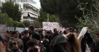 მოაშორეთ თქვენი ბინძური ხელები დიპლომებს და ახალგაზრდებს – რას აპროტესტებენ სტუდენტები