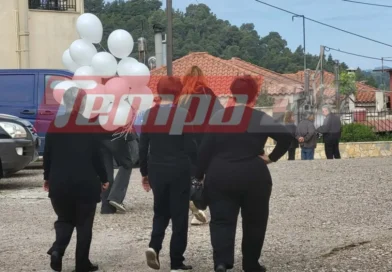 თეთრი ბუშტებით გააცილეს 13 წლის კონსტანტინე 