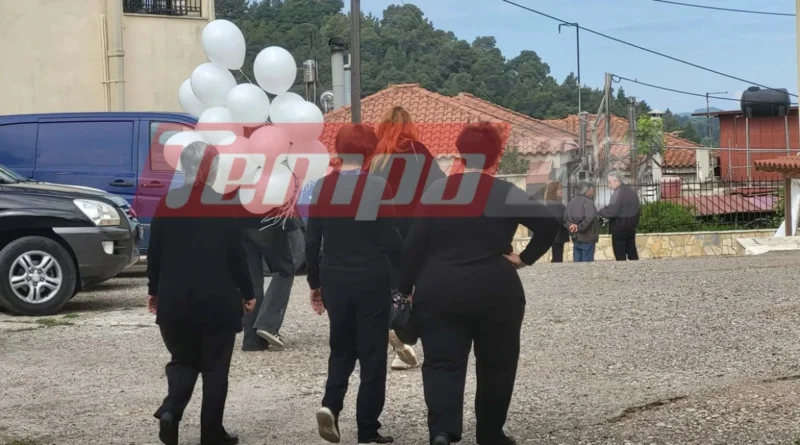 თეთრი ბუშტებით გააცილეს 13 წლის კონსტანტინე 