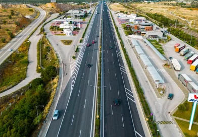 ოლიმპიის გზატკეცილზე მოძრავ ავტომობილებს ქვებს ესვრიან
